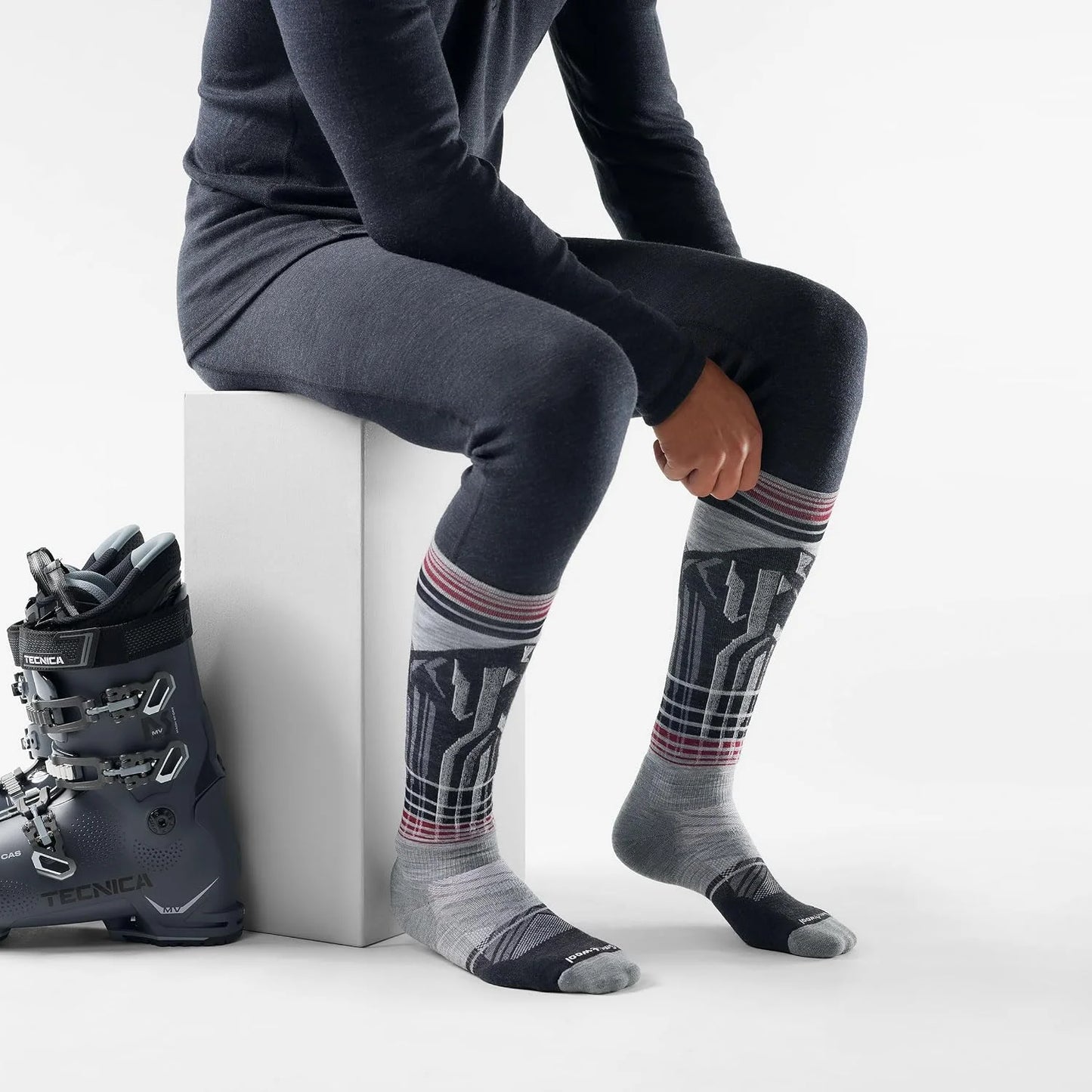 Smartwool Men's Ski Targeted Cushion Summit Shot Over the Calf Socks
